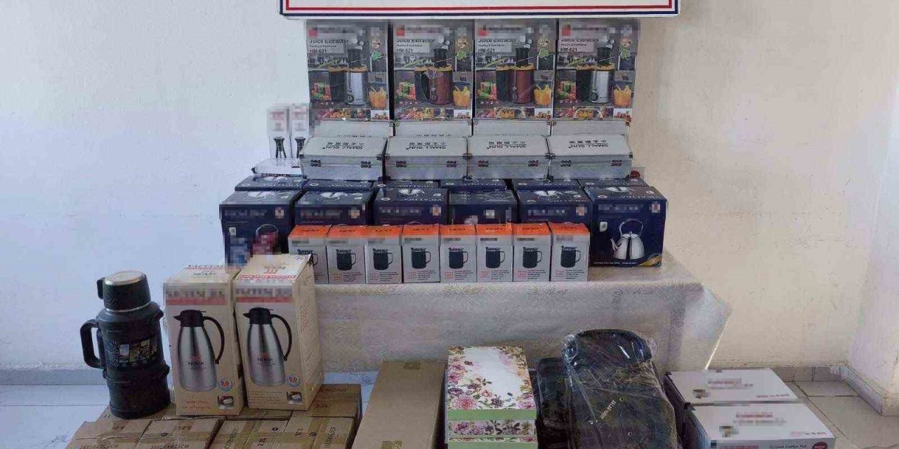 Van’da gümrük kaçakçılığı operasyonu: Kaçak sigara ve malzemeler yakalandı