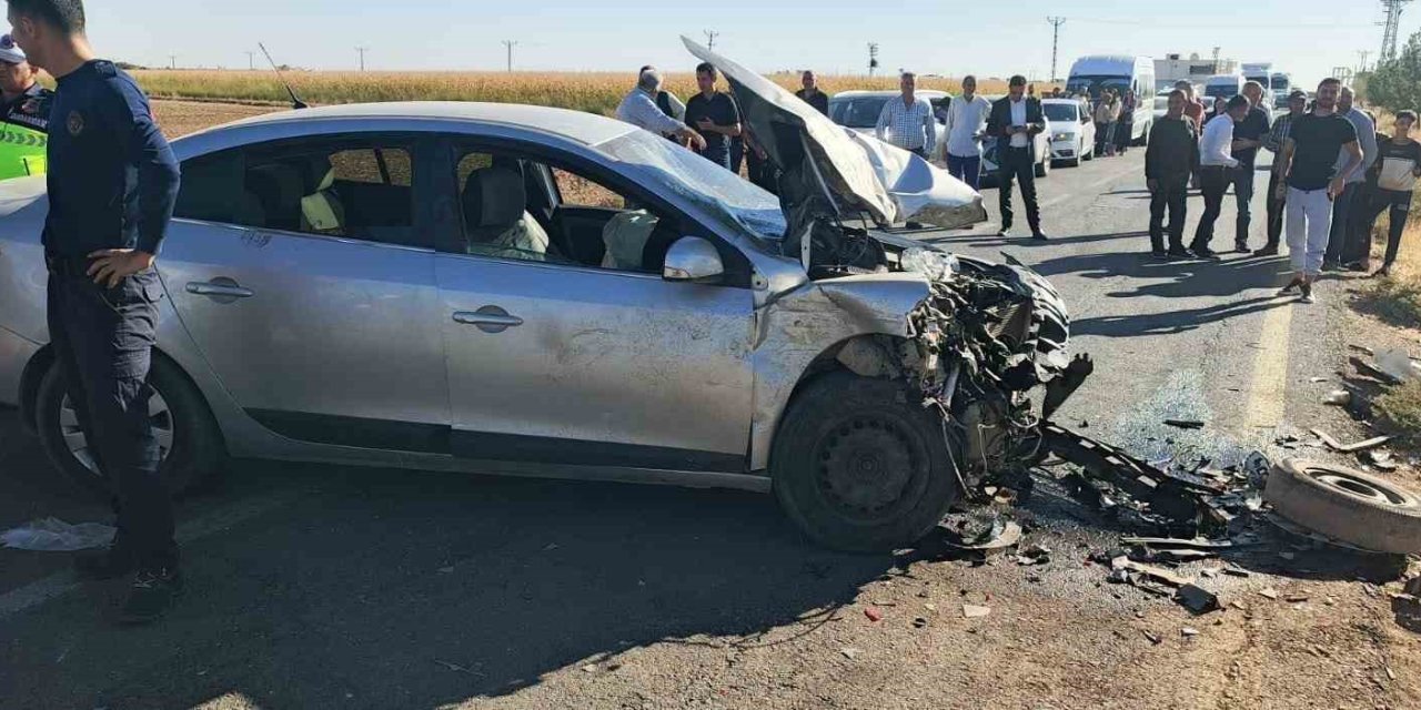 Kızıltepe'de iki otomobil çarpıştı: 6 yaralı
