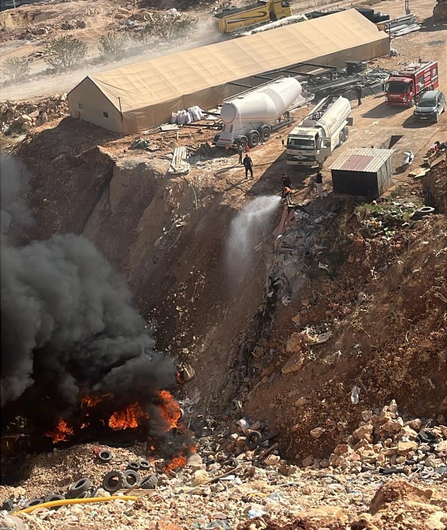 Adıyaman'da atık malzeme yangını korkuttu