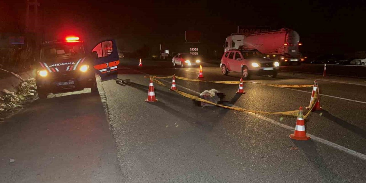 Hafif ticari aracın çarptığı yaşlı adam hayatını kaybetti