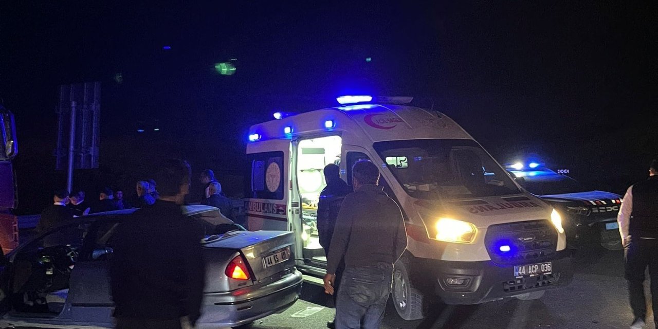 Malatya’da tır otomobille çarpıştı: 2 kişi yaralandı