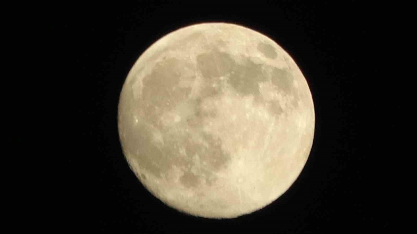 Van’da eş zamanlı güzellik: Ay doğarken güneş battı