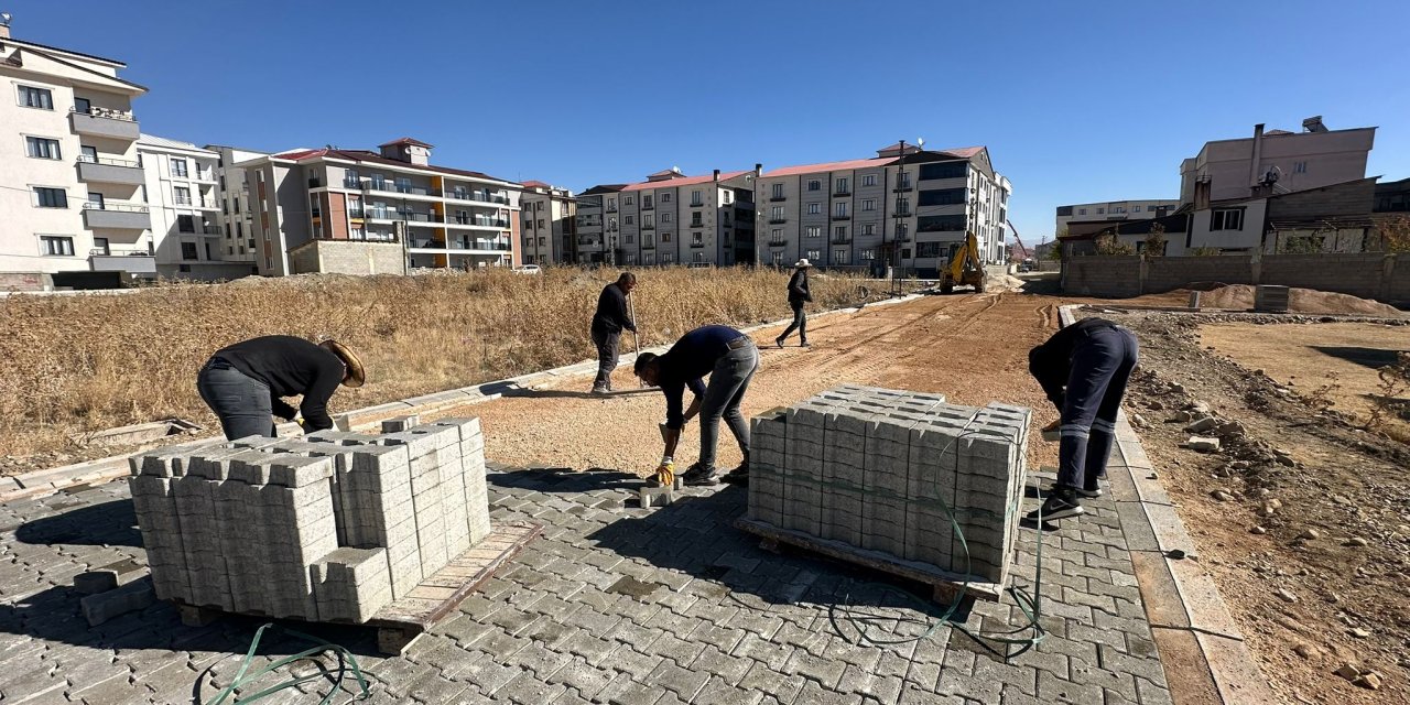 Yüksekova’da mahalle yolları yenileniyor