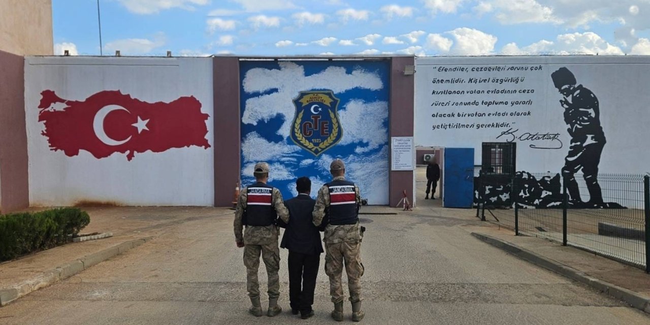 Hırsızlık suçundan 17 yıl cezayla aranan kişiyi jandarma yakaladı