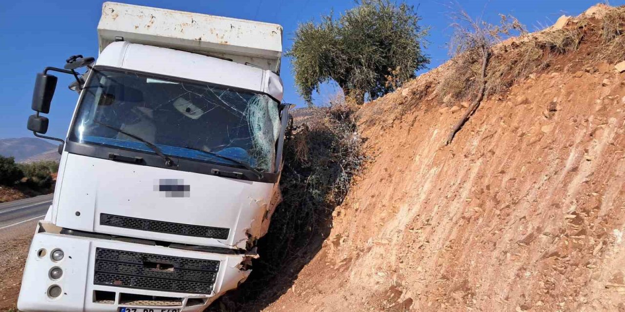 Kilis’te kaza: Kamyon, tır ve beton mikseri çarpıştı