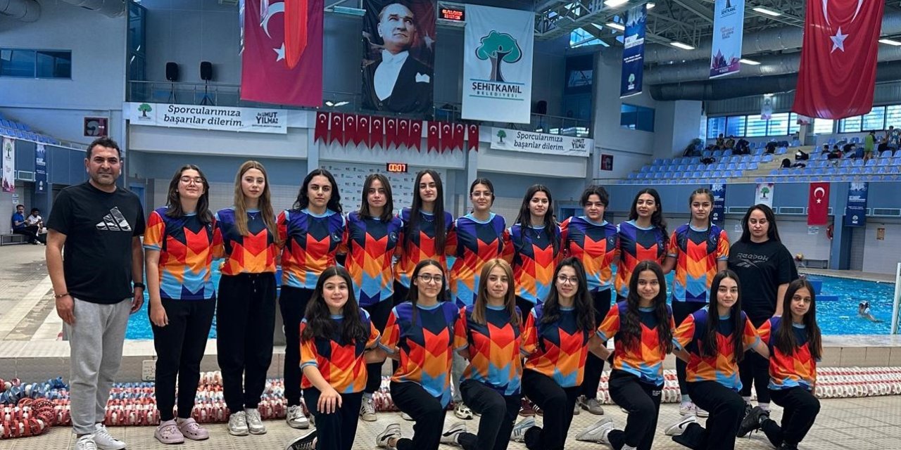 Elazığlı sporculardan su topunda  başarı