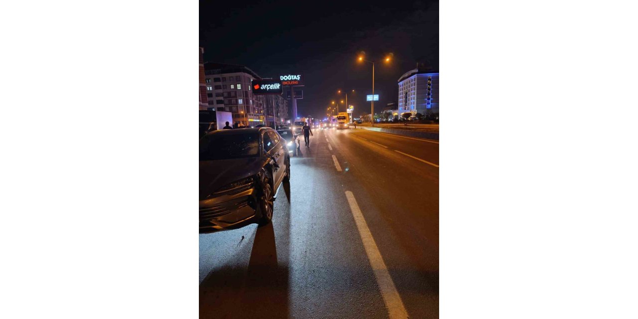 Karşıdan karşıya geçmeye çalışan 2 kadına otomobil çarptı: 1 ölü, 1 ağır yaralı