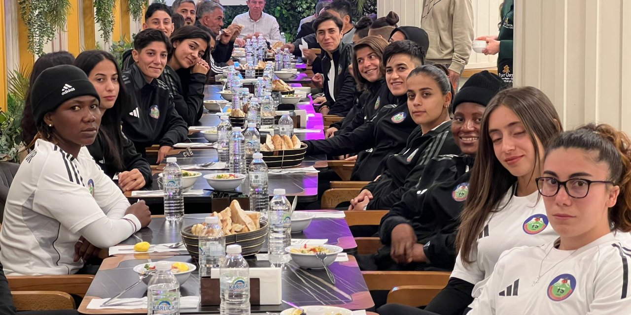 Yüksekova Spor Kadın Futbol Takımı moral yemeğinde buluştu