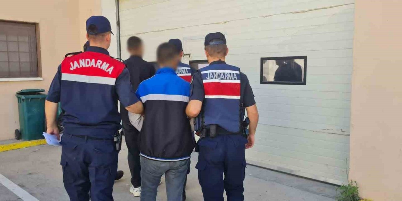 3 düzensiz göçmen ve 3 organizatör yakalandı