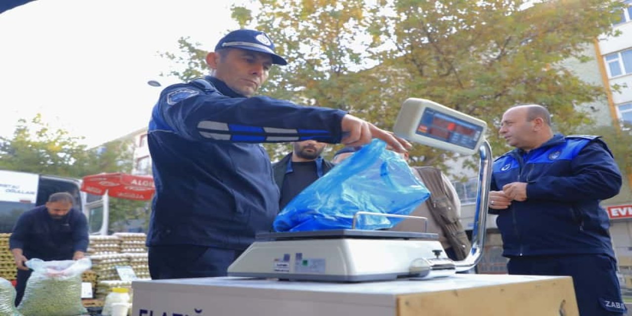 Elazığ Belediyesi Zabıta Müdürlüğü  pazar alanlarını denetledi