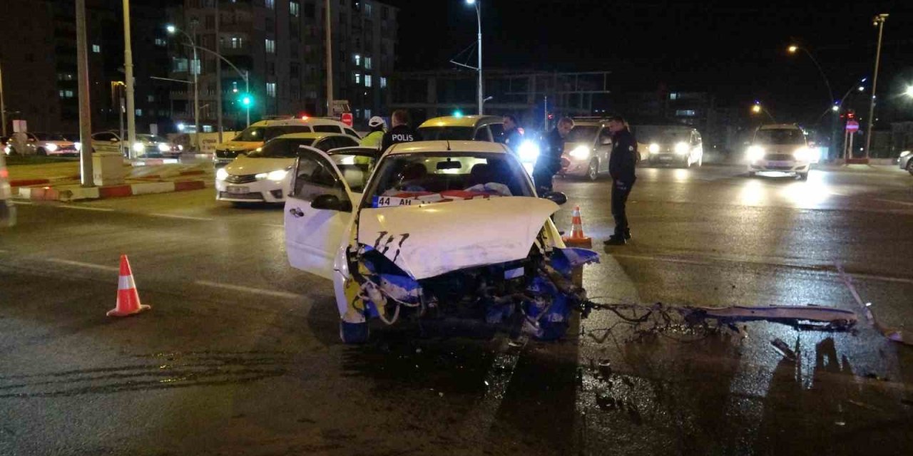 Malatya’da iki aracın çarpıştığı kazada 3 kişi yaralandı