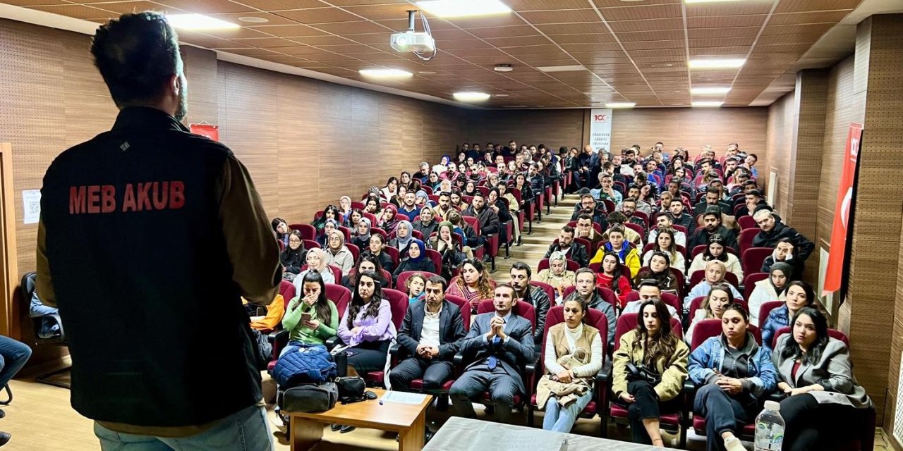 Yüksekova ve Çukurca’daki öğretmenlere acil durum eğitimi verildi