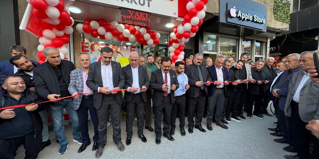 Yüksekova’da iki yeni eczane hizmete açıldı