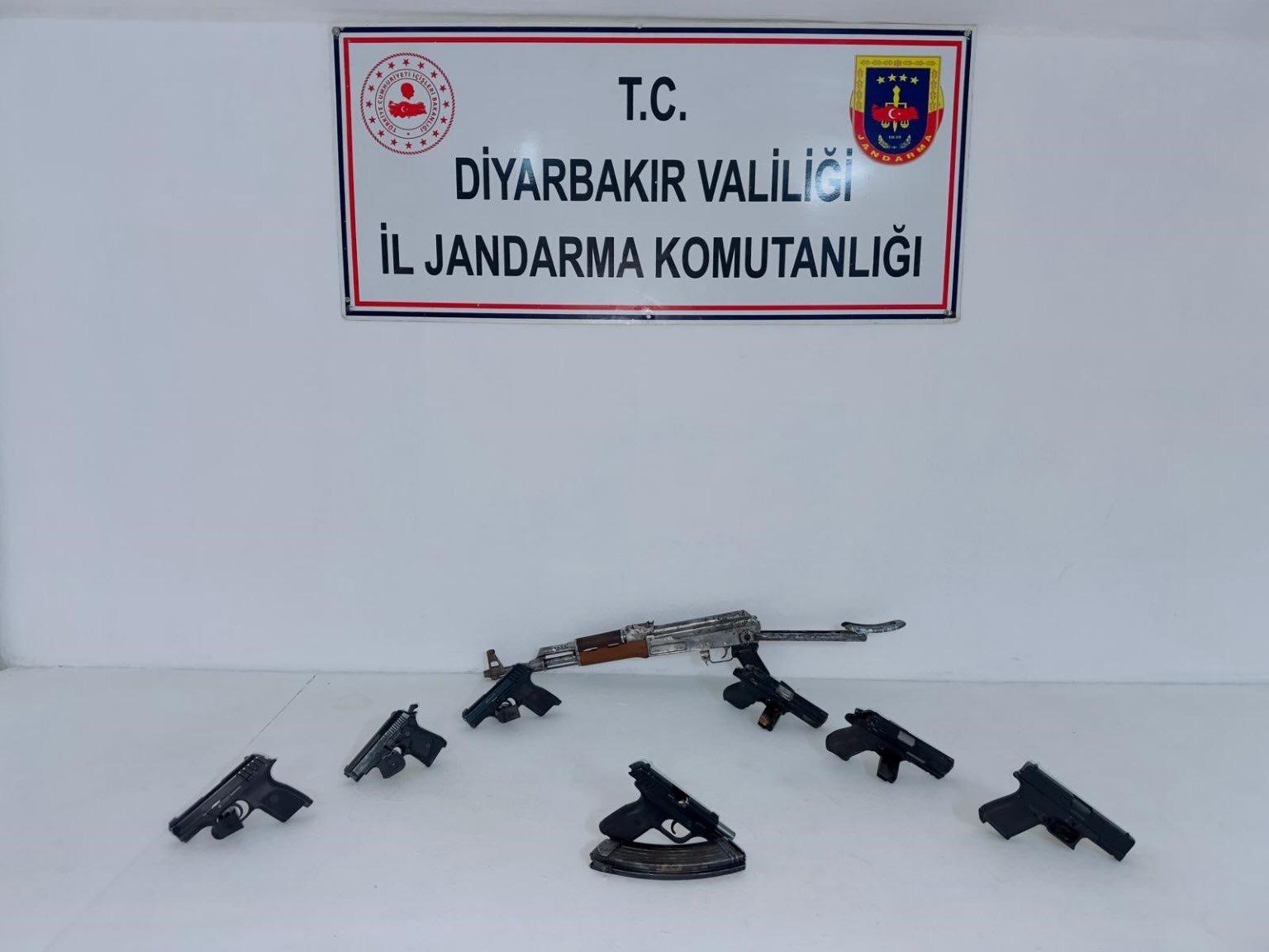 Diyarbakır’da ruhsatsız silahlar yakalandı