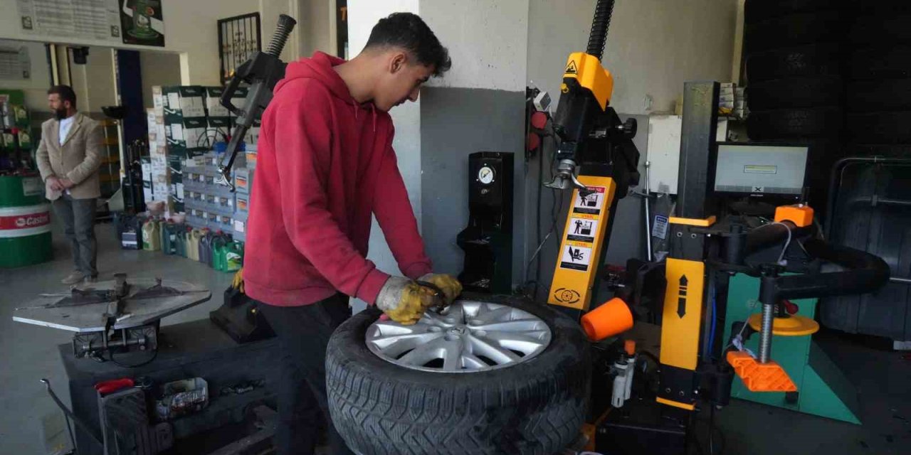 Muş’ta kış lastiği yoğunluğu başladı