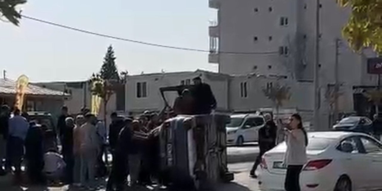 Otomobille çarpışan araç devrildi: 1 yaralı