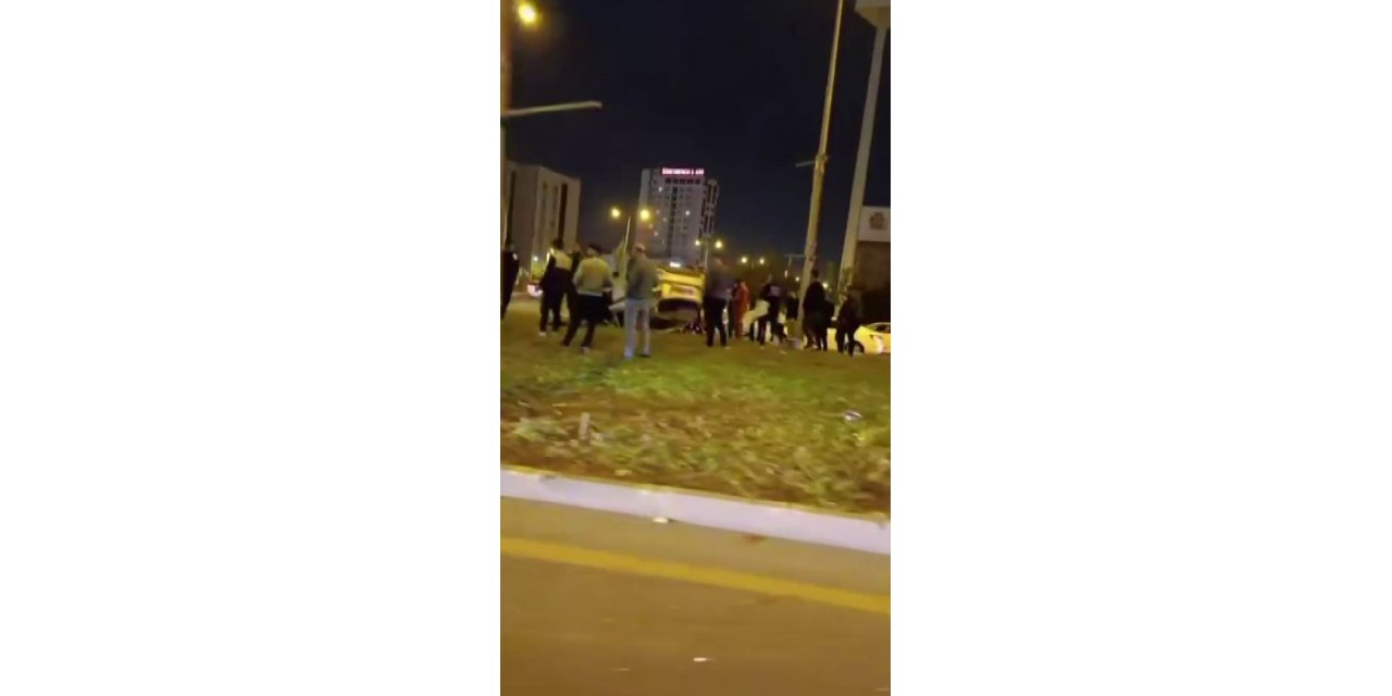 Diyarbakır’da araç orta refüje uçtu: 1 yaralı