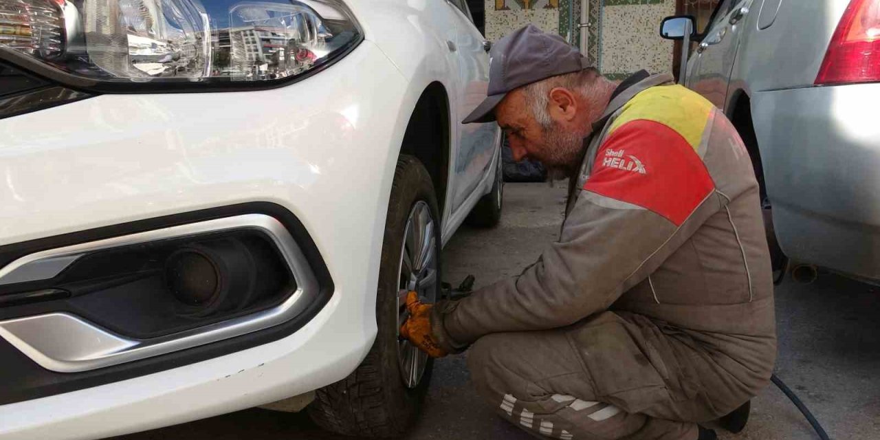 Van'da kış lastiği zorunluluğu öncesi lastikçilerde yoğunluk