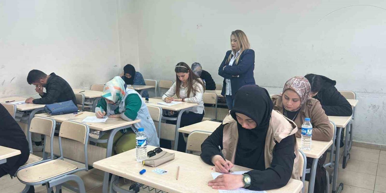 Vanlı öğrenciler ve yetişkinler kitap okuma yarışmasında buluştu