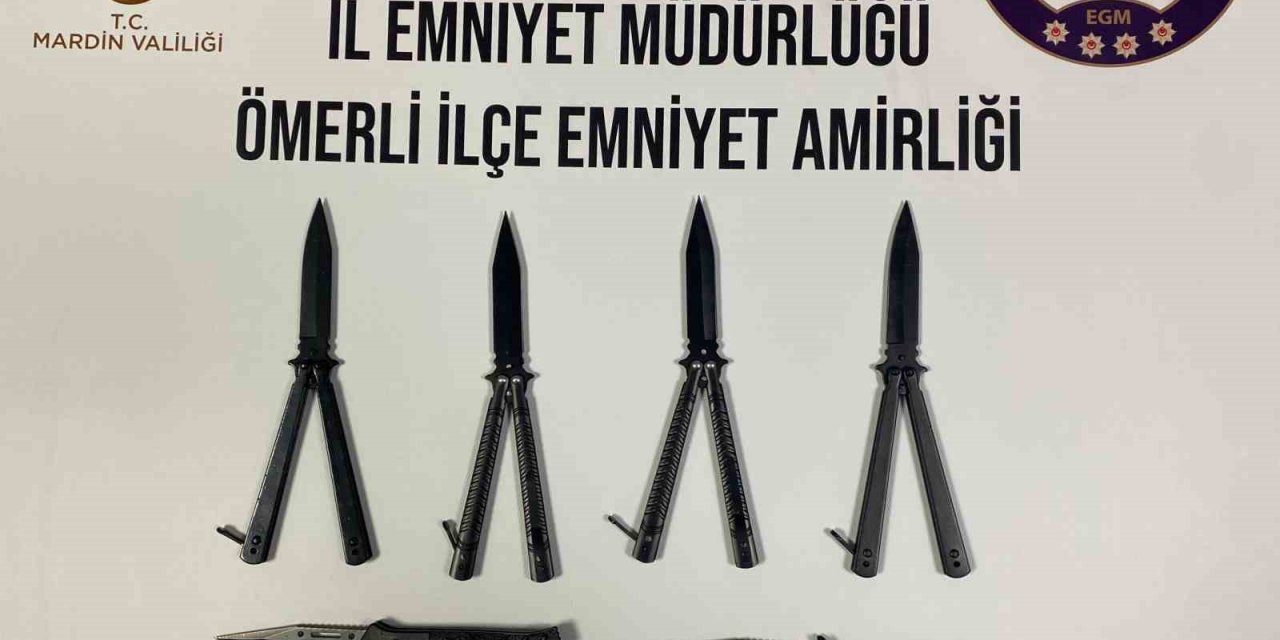 Seyyar satıcıda kelebek ve sustalı bıçak yakalandı