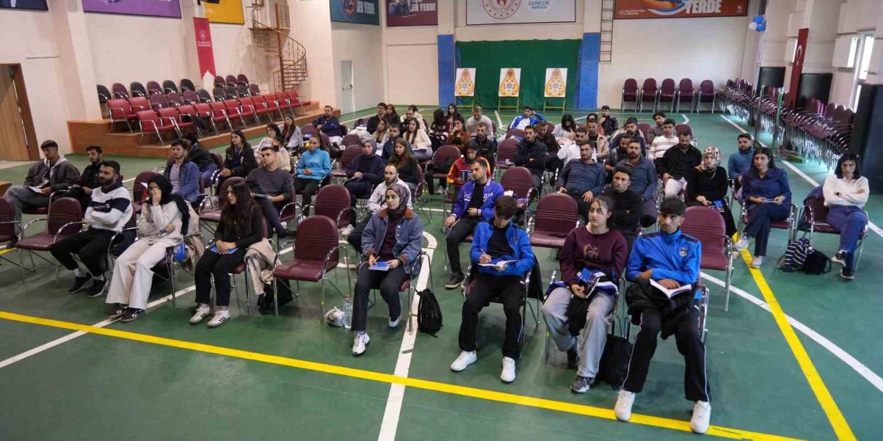 Muş’ta voleybol aday hakem kursu start verdi