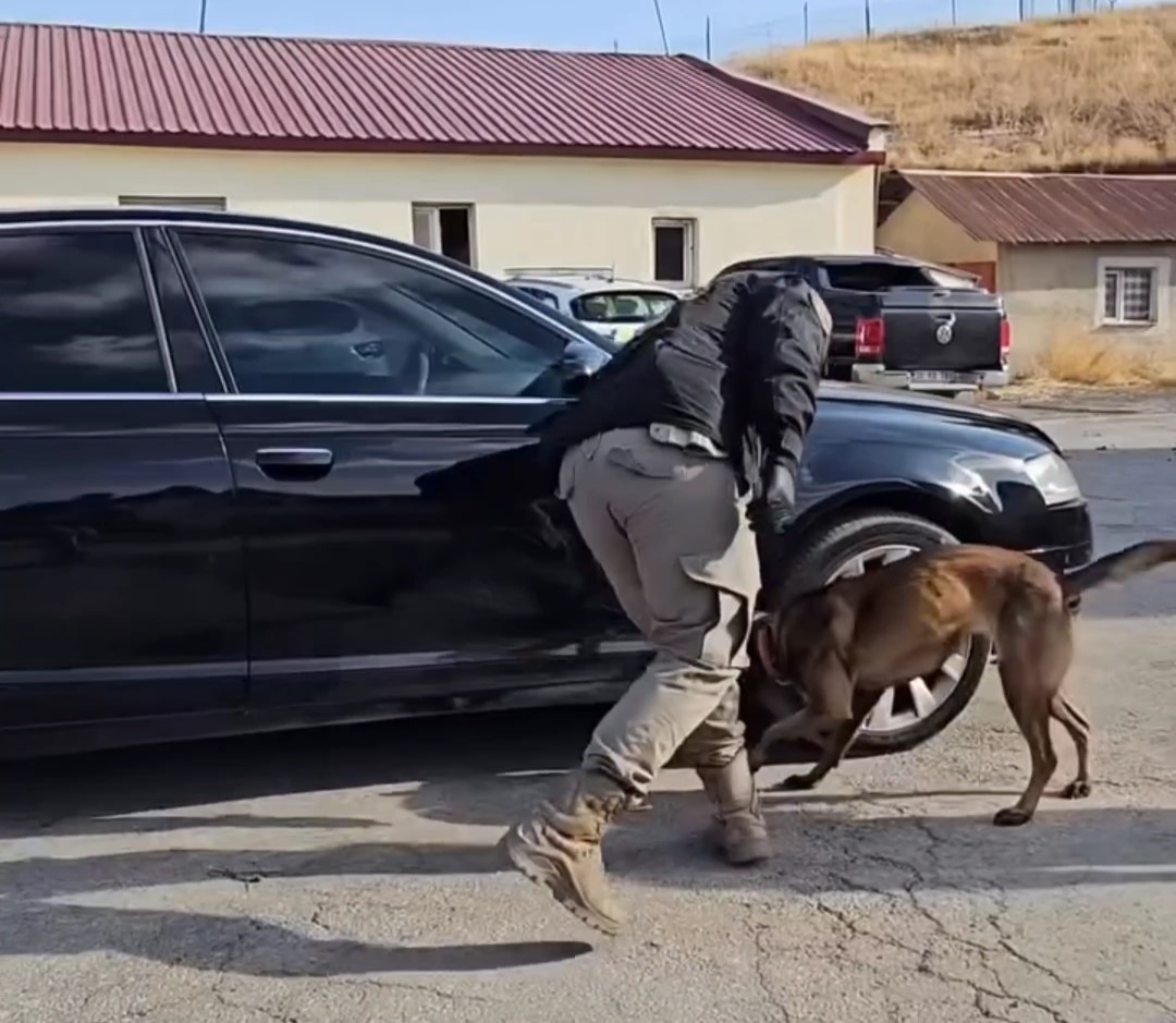 Yüksekova'da 24 kilo 500 gram metamfetamin yakalandı