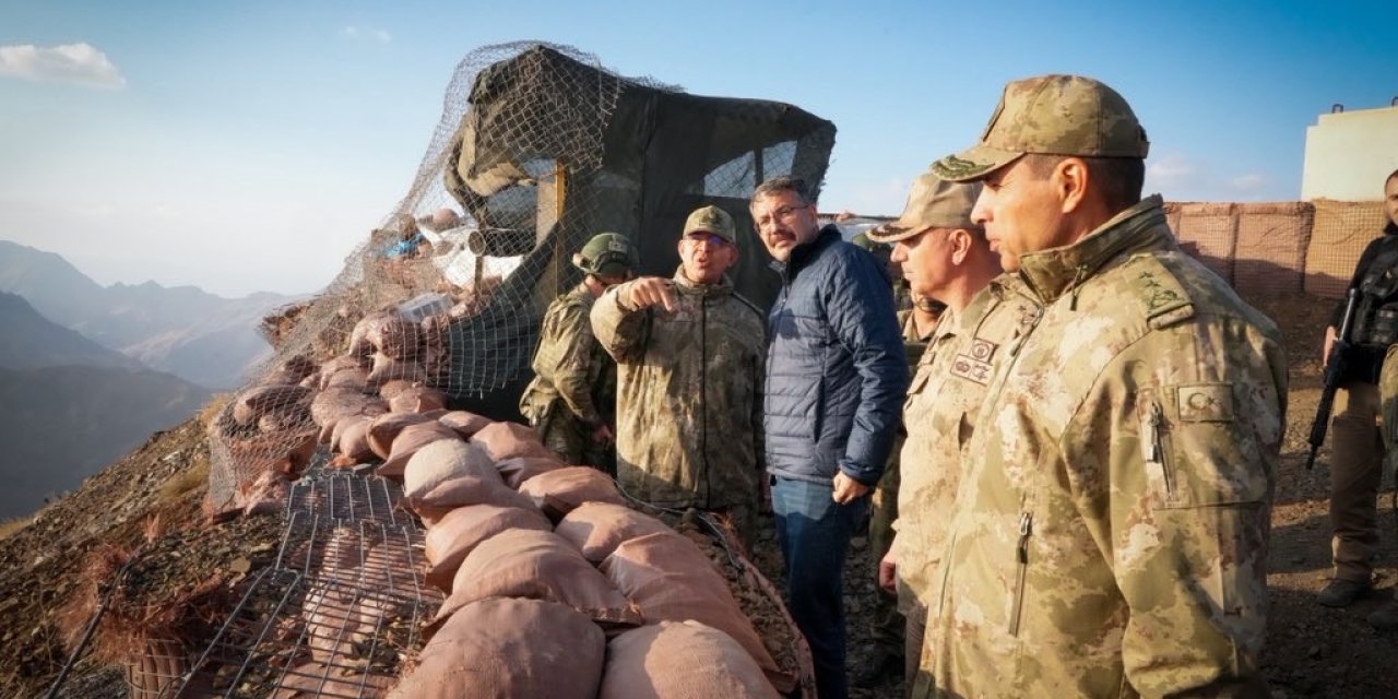 2. Ordu Komutanı Korgeneral Topaloğlu, Şemdinli ve Derecik'teki üs bölgelerini ziyaret etti