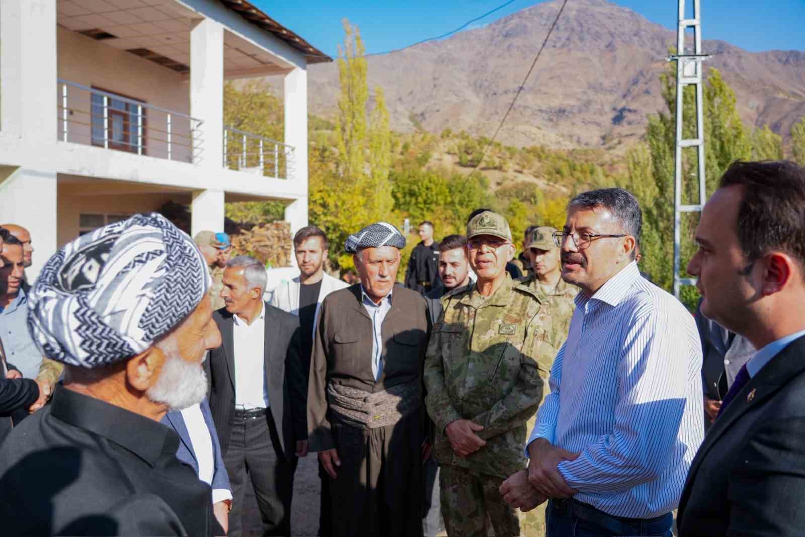 Korgeneral Topaloğlu gaziyi köyünde ziyaret etti