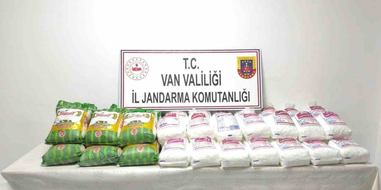 Başkale'de gümrüksüz eşya ve malzeme yakalandı