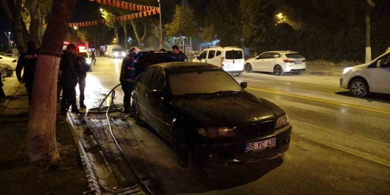 Malatya’da seyir halindeki araçta yangın çıktı