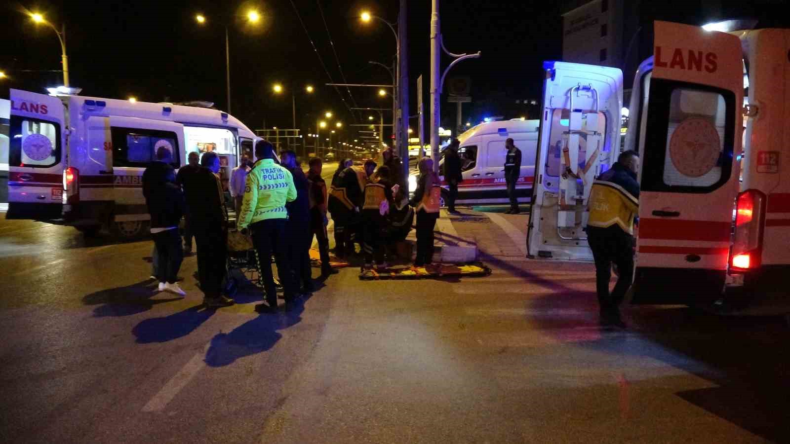 Malatya'da kaza:  Sürücü aracı bırakıp kaçtı, 3 yaralı