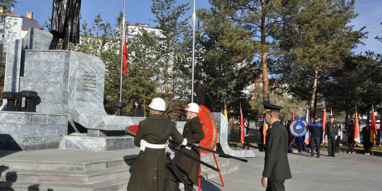 Atatürk ölümünün 87. yıldönümünde Kars’ta düzenlenen törenle anıldı