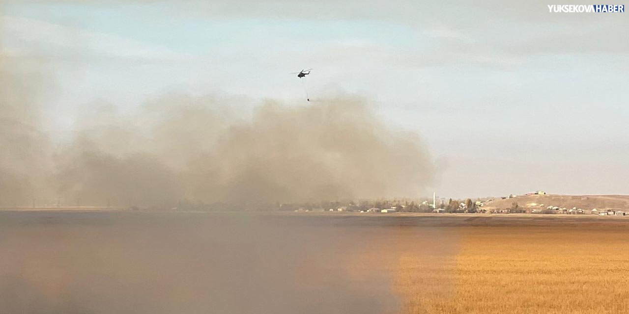 Kuş cennetindeki yangına helikopterlerle havadan müdahale edildi