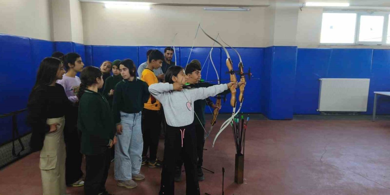 Korkut’ta okçuluk antrenmanları yoğun katılımla yapılıyor