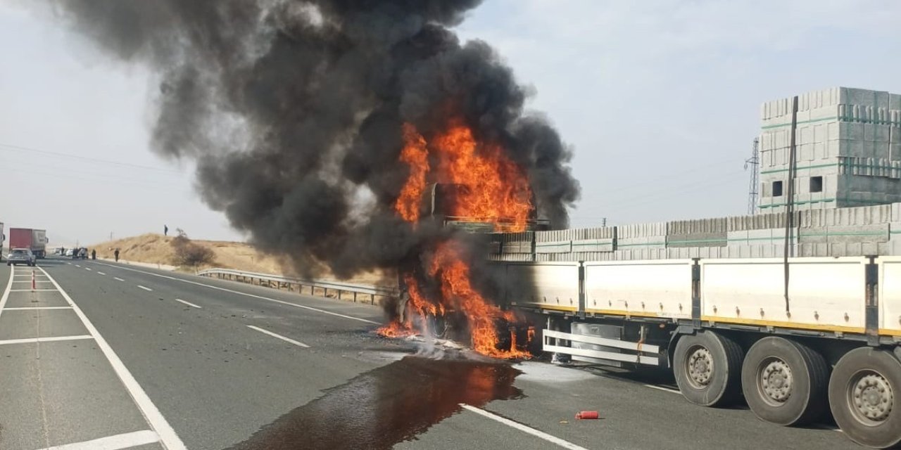 Malatya yolunda tır yangını