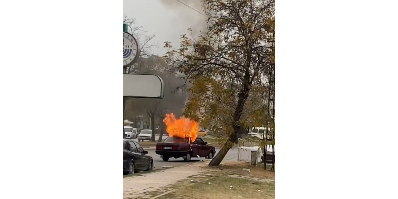 Elazığ’da seyir halindeyken yanan otomobil pert oldu