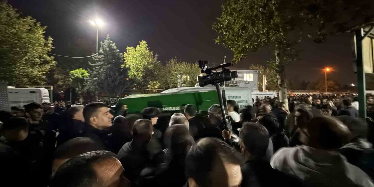 Kulp'ta viyadük inşaatı kazasında hayatını kaybeden 4 kişi defnedildi