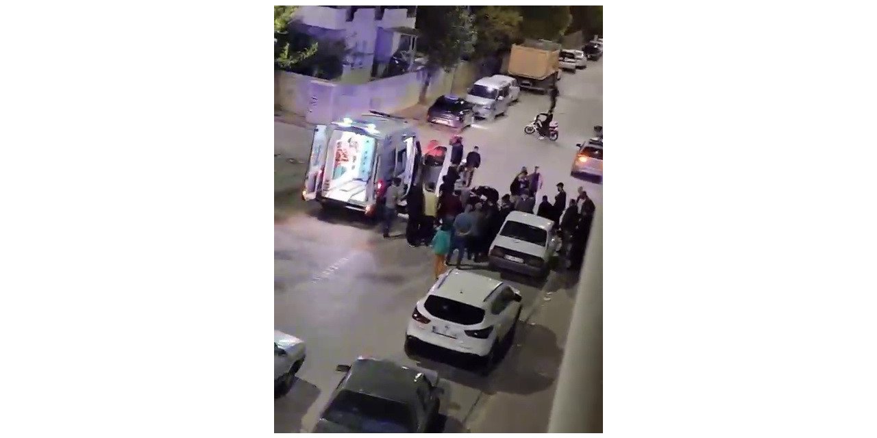 Motosikletle otomobilin çarpışma anları kameralara yansıdı: 1 kişi ağır yaralandı