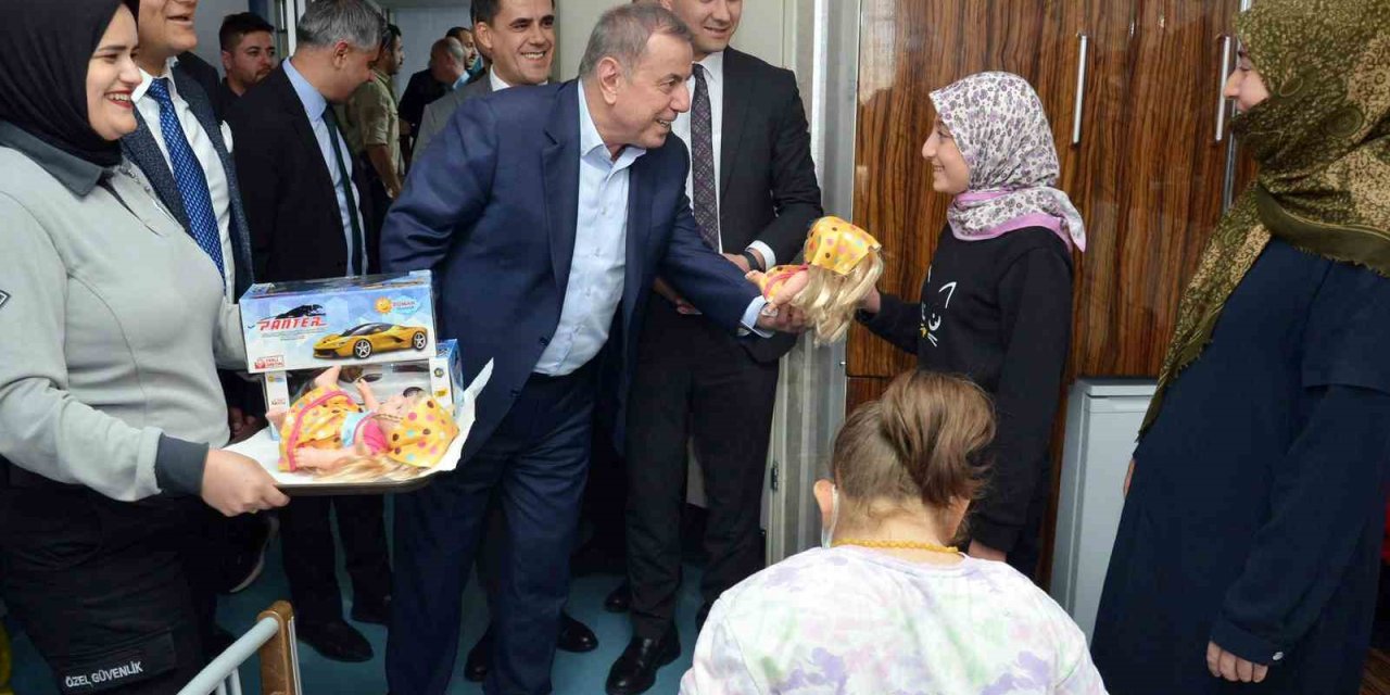 Midyat'ta hastanede tedavi gören çocuklara etkinlik düzenlendi