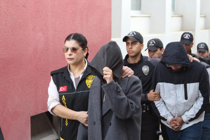 Müteahhitleri 19 milyon lira dolandıran şebeke çökertildi: 23 ilde dev operasyon