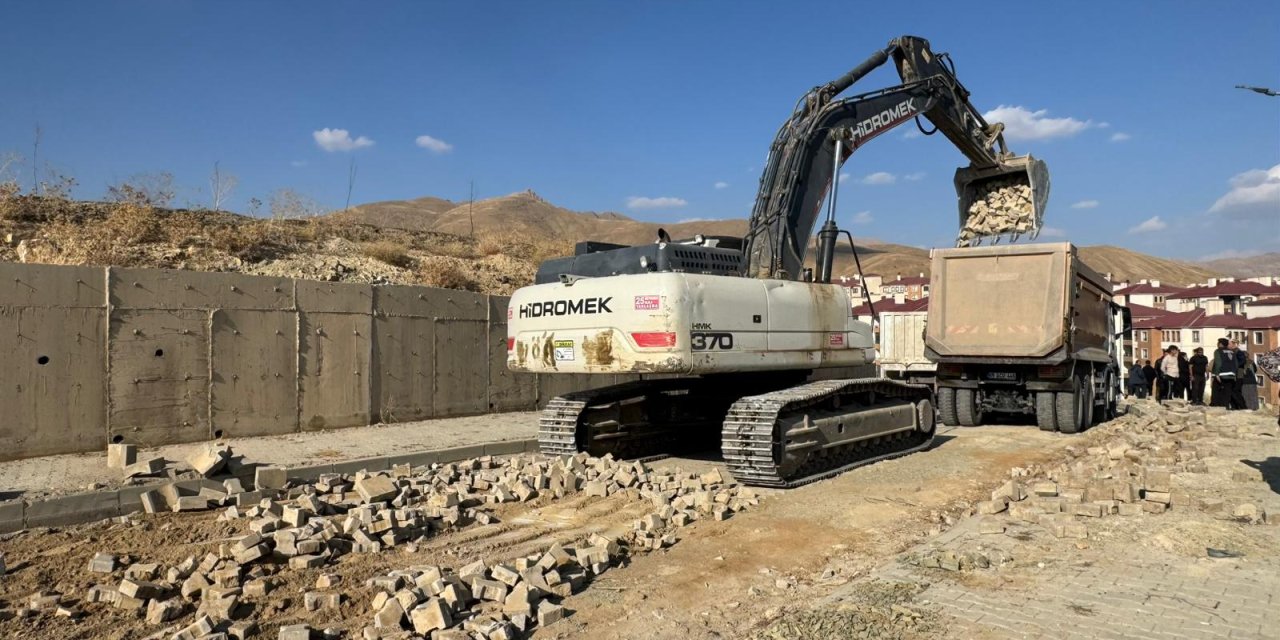 Pizok TOKİ yollarında asfalt çalışması sürüyor