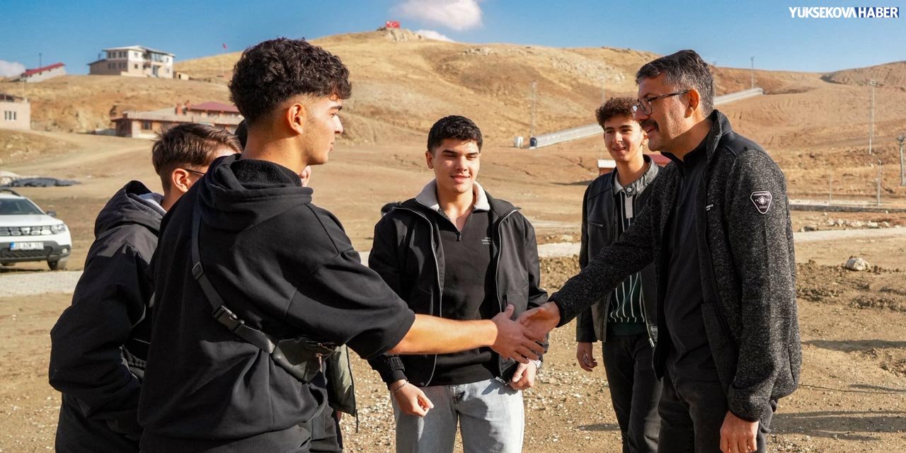 Vali Çelik, Mergabütan Gençlik Kampındaki öğrencilerle buluştu