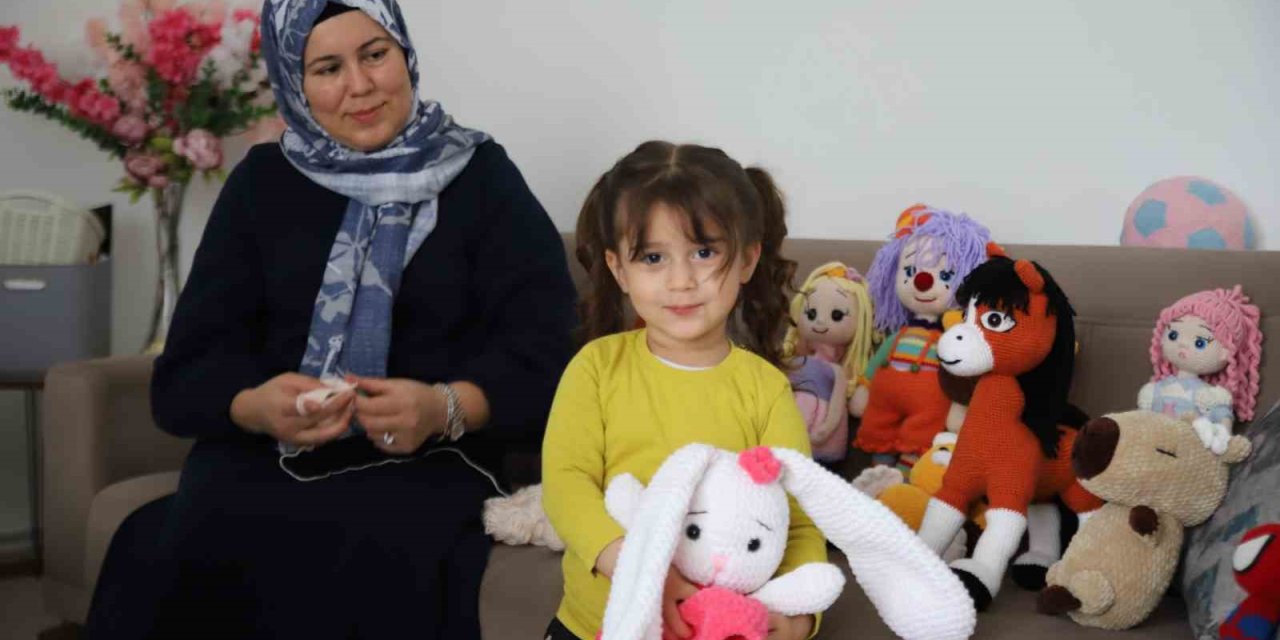 Gaziantep'te işlediği oyuncaklarla 6 çocuğuna bakıyor