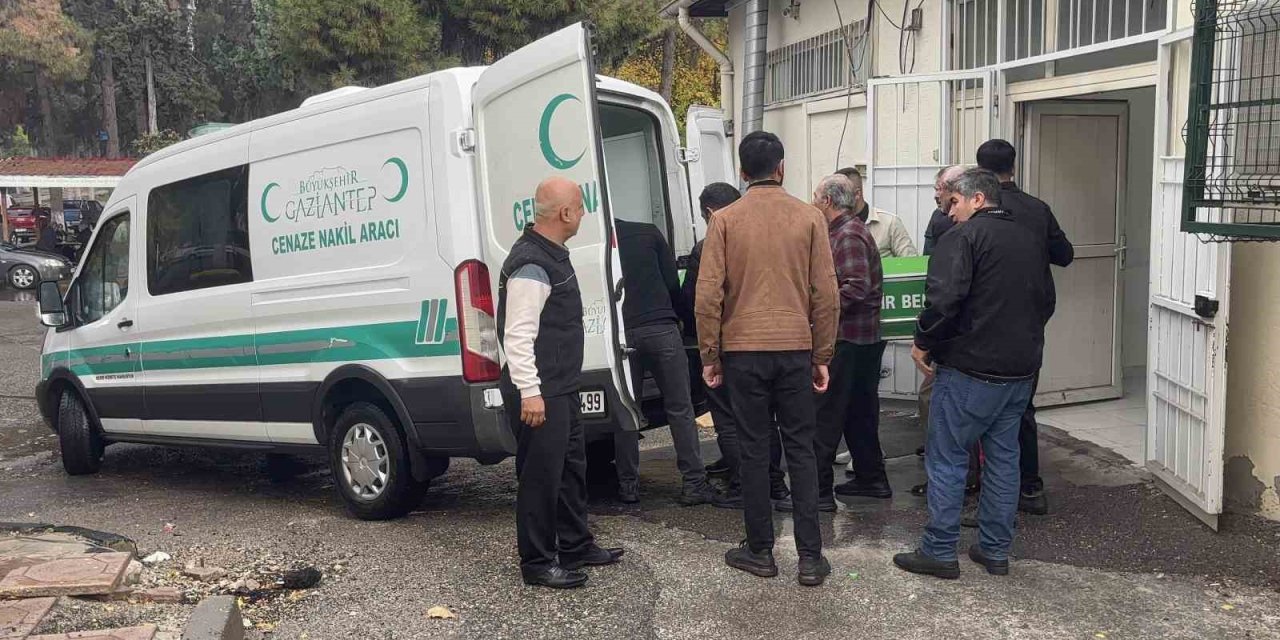 Ders çıkışı kalp krizi geçiren öğretmen hayatını kaybetti