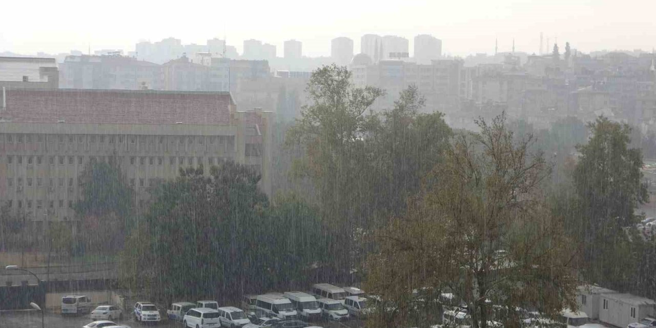 Antep’te sağanak yağış etkili oldu