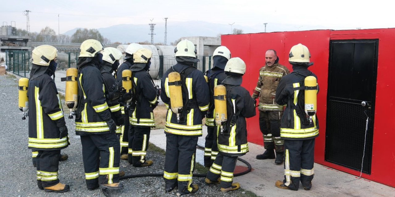 EBYÜ Üzümlü MYO öğrencilerine uygulamalı temel itfaiyecilik eğitimi