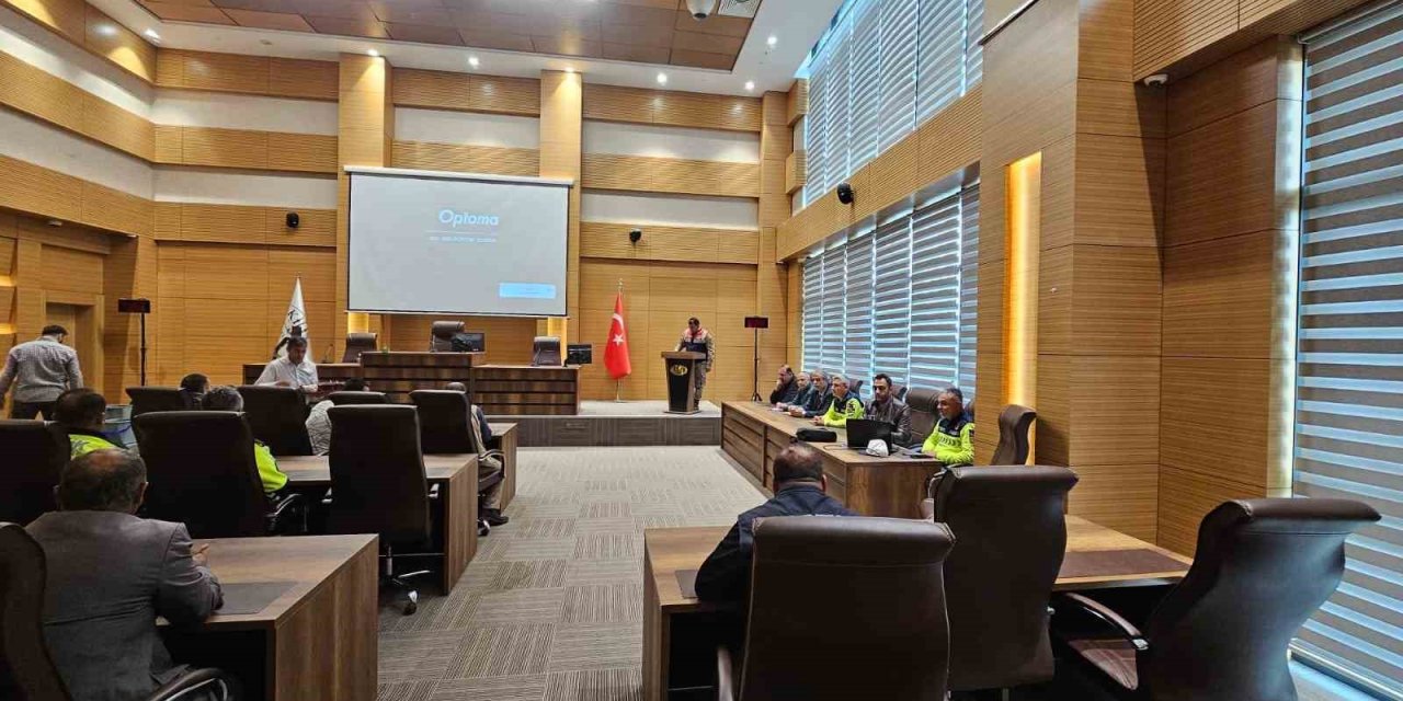 Hafriyat taşıyan araçlara yönelik eğitim verildi