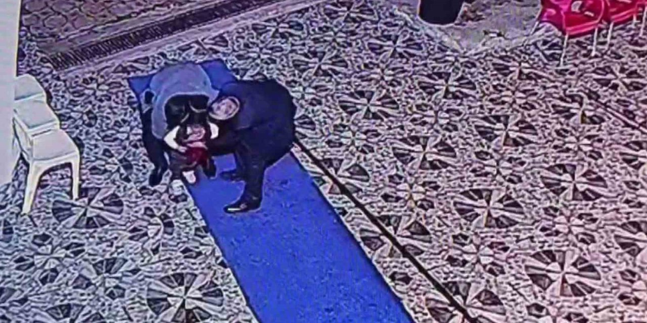 Düğünde boğazına şeker kaçan çocuk, gazetecinin "Heimlich manevrası" uygulamasıyla kurtarıldı