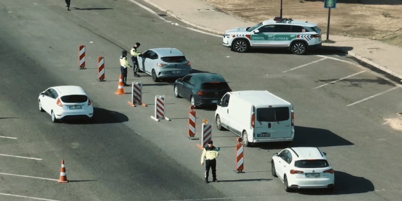 Antep’te jandarmadan dron destekli trafik denetimi
