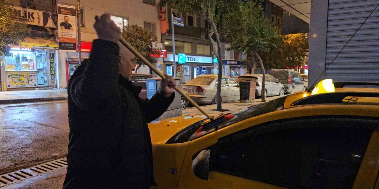 Elazığ’da toz taşınımı yağışla birleşti